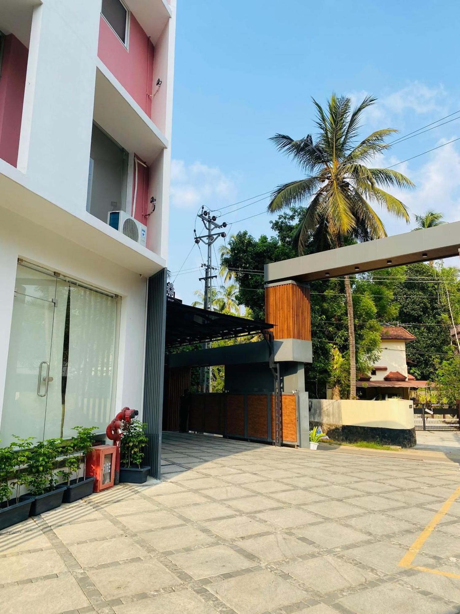 The Habitat Suites Guruvāyūr Extérieur photo