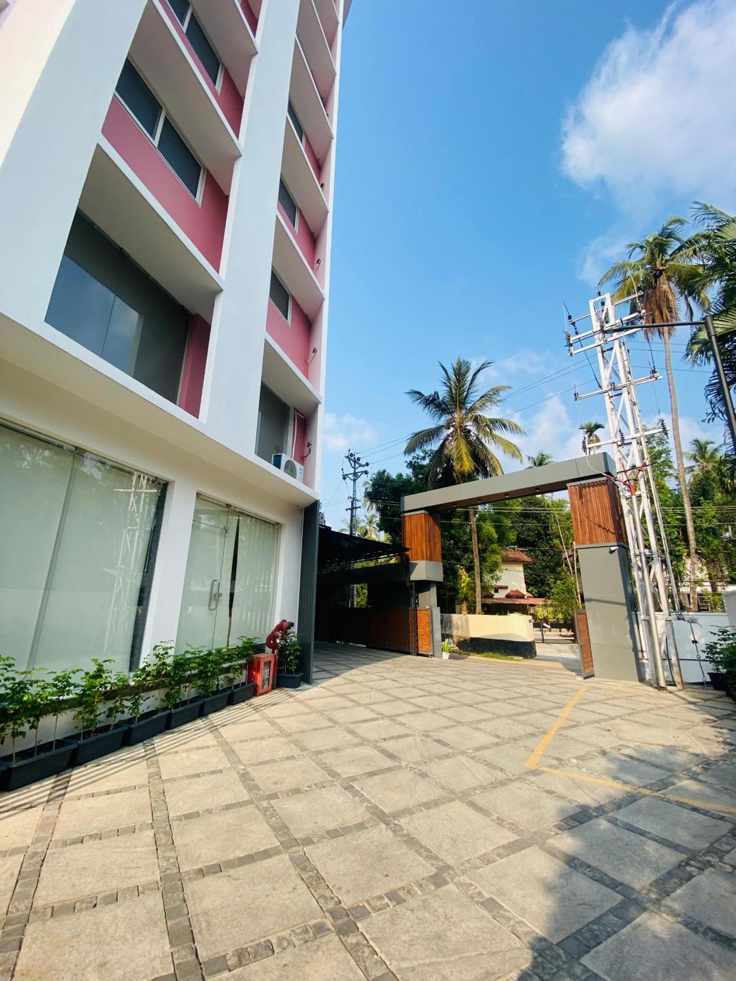 The Habitat Suites Guruvāyūr Extérieur photo
