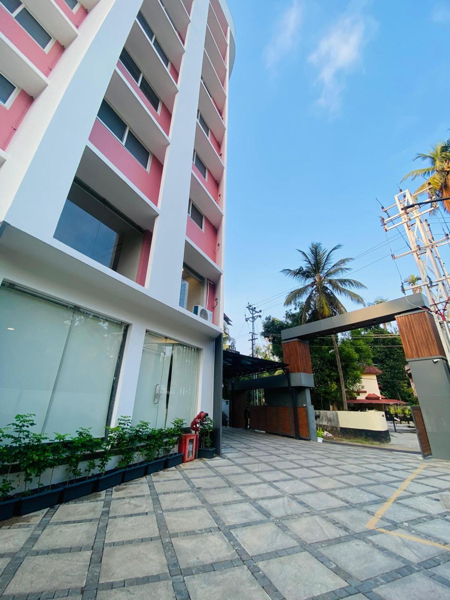 The Habitat Suites Guruvāyūr Extérieur photo